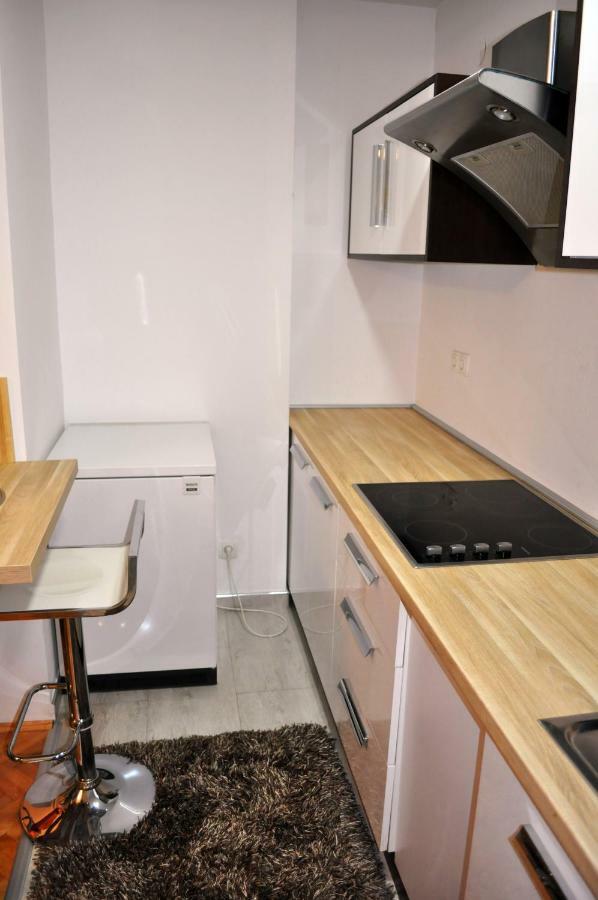 Apartman Dina Apartamento Tuzla Exterior foto