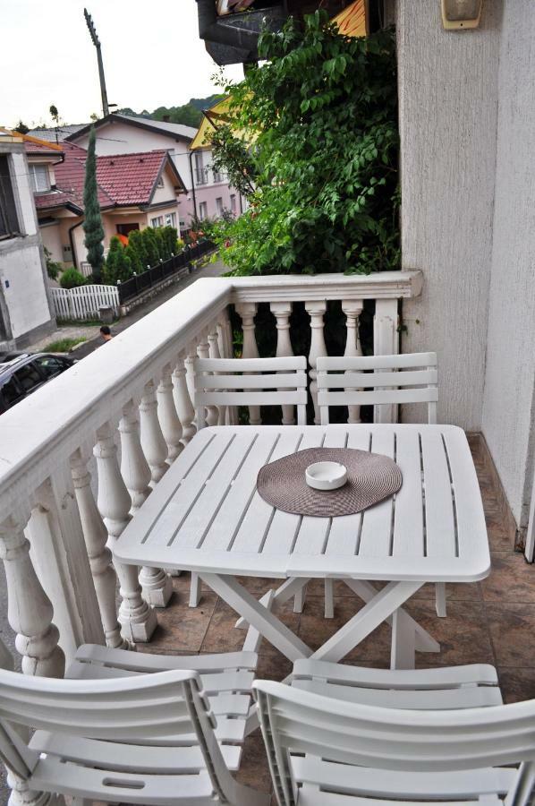 Apartman Dina Apartamento Tuzla Exterior foto