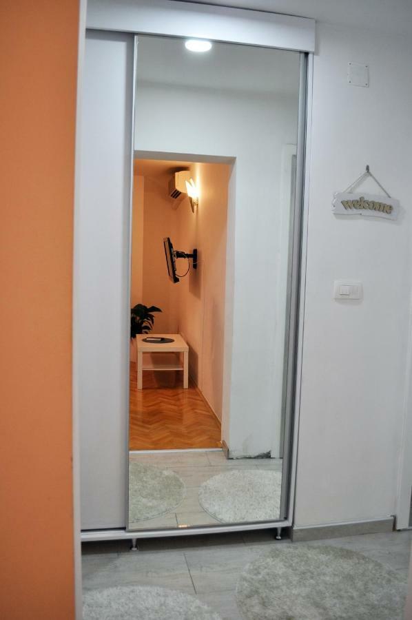 Apartman Dina Apartamento Tuzla Exterior foto