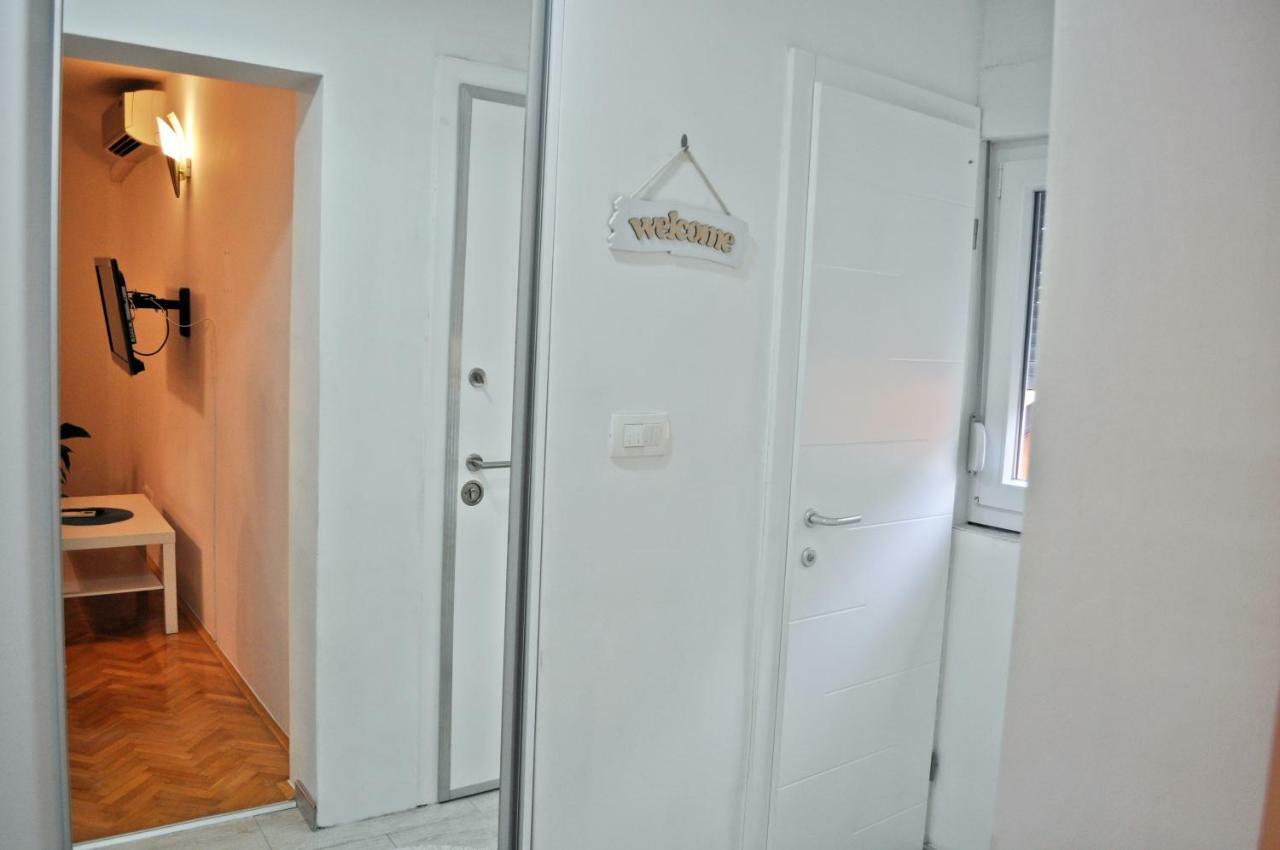Apartman Dina Apartamento Tuzla Exterior foto