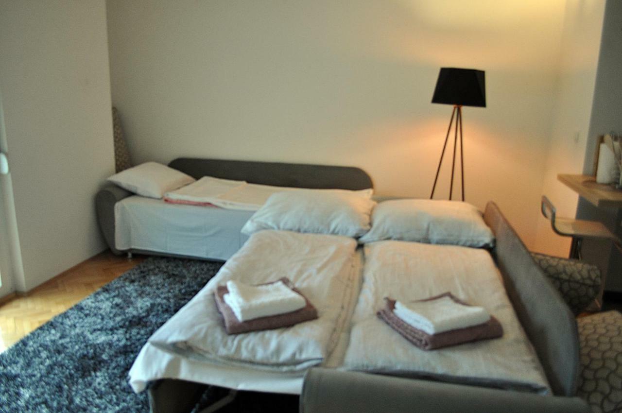 Apartman Dina Apartamento Tuzla Exterior foto