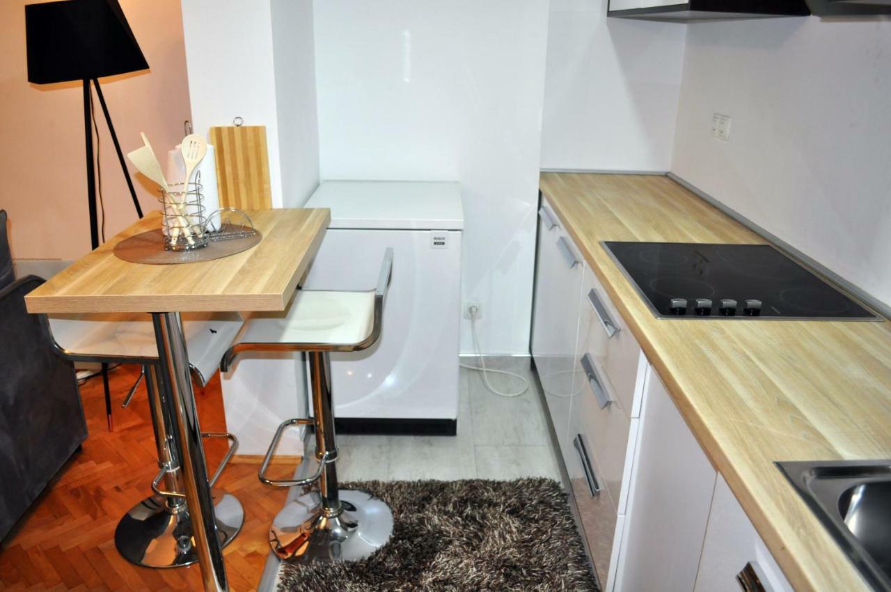 Apartman Dina Apartamento Tuzla Exterior foto